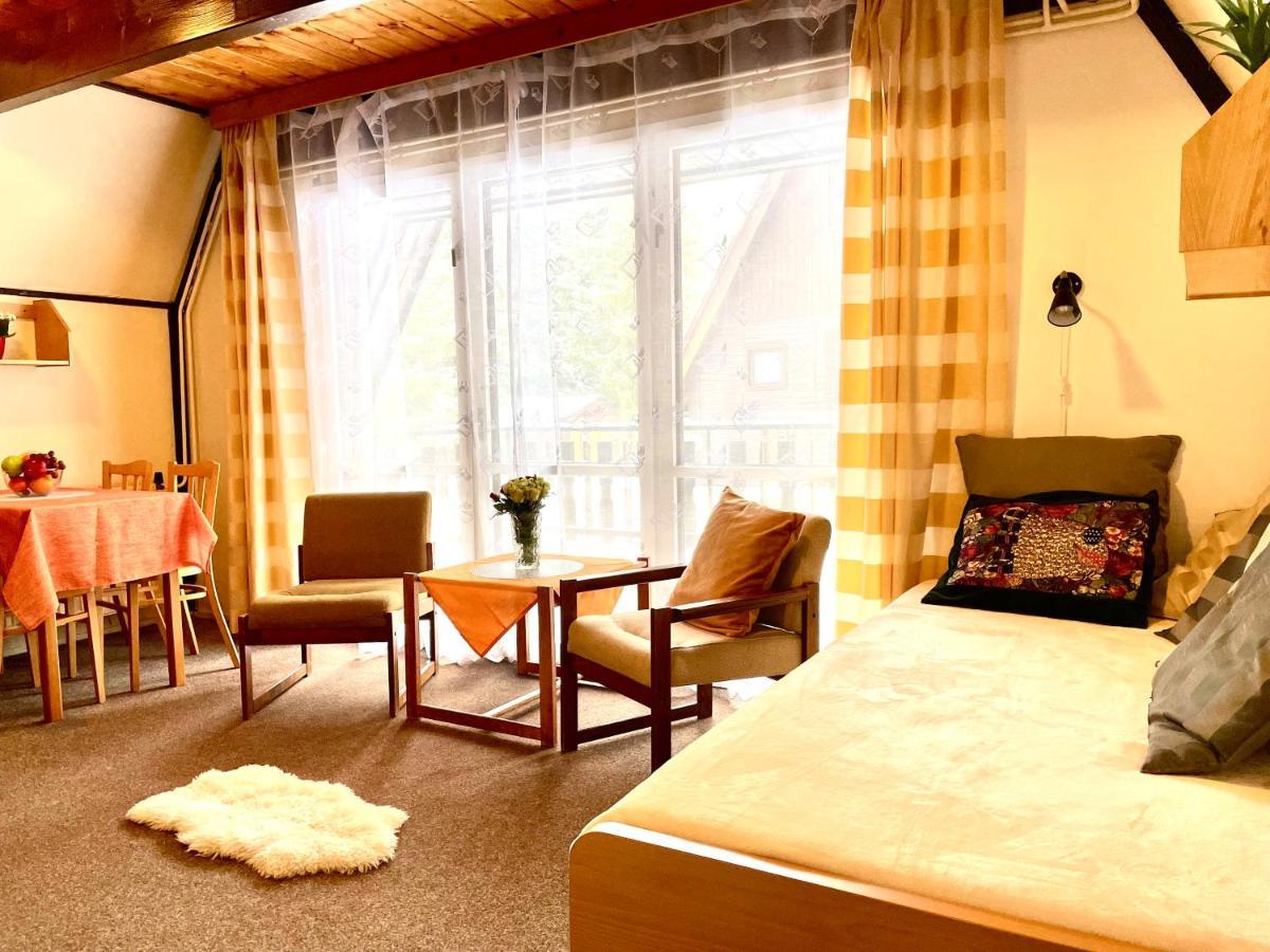 Hotel A Penzion Pegas Vlachovice Exteriör bild