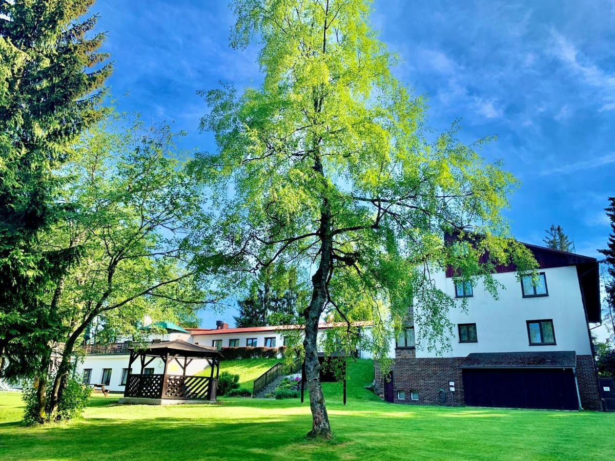 Hotel A Penzion Pegas Vlachovice Exteriör bild
